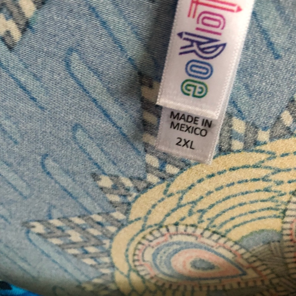 Lularoe Classic Tee - Picture 2 of 2